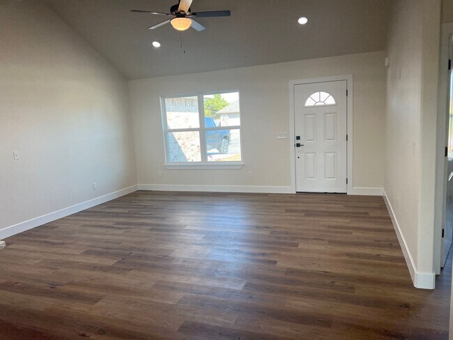 Building Photo - Stunning Newly Built 3-Bedroom, 2-Bath Home in Tahlequah, OK!