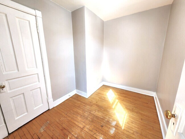 Building Photo - ENTEGJ - 3027-3029 N Holton Ave