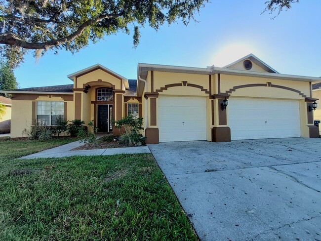 Building Photo - Beautiful 4 Bedroom, 4 Bathroom Home in Da...