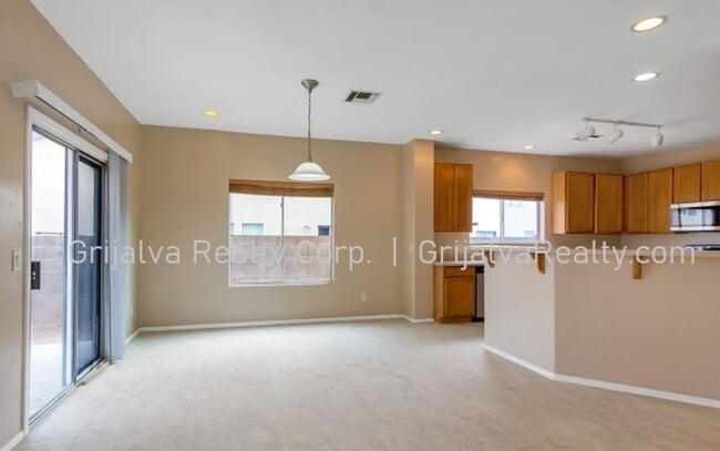Building Photo - Beautiful 3 Bedroom 3 Bath House in Drexel...