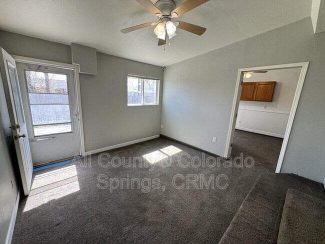 Building Photo - 2510 Ivanhoe Dr