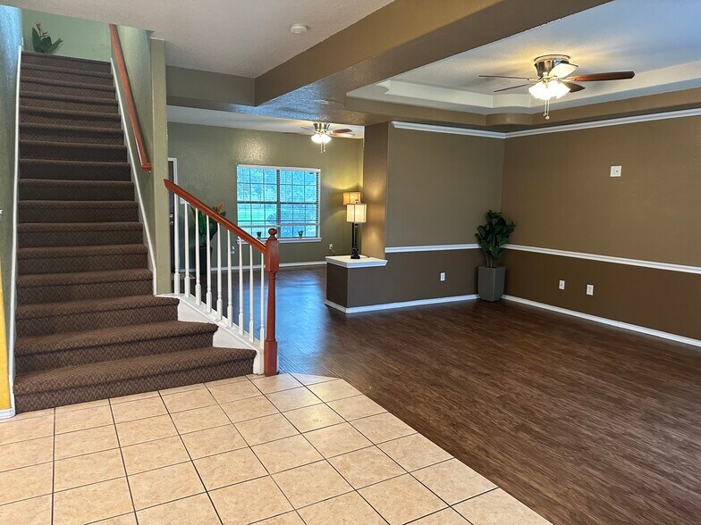 Living/Dining - 8259 Elm Glade