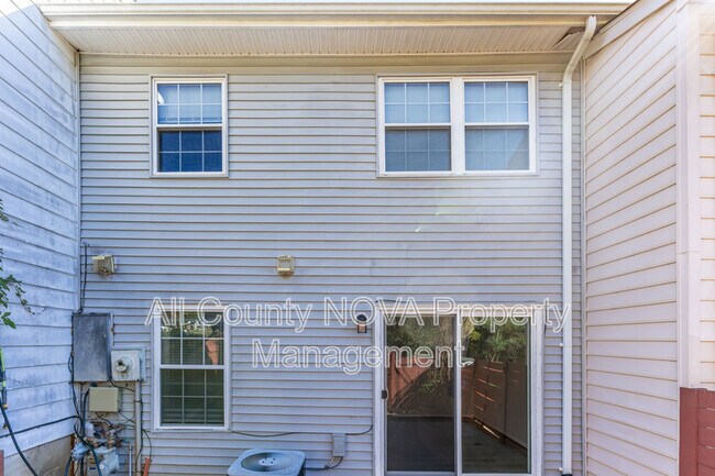 Building Photo - 1438 Cottonwood Ct