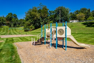 Building Photo - Lindenbrooke