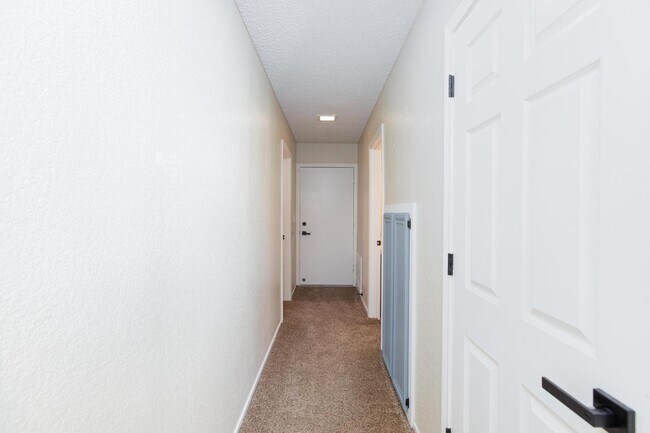 Building Photo - 9817 Dardanelle Ct