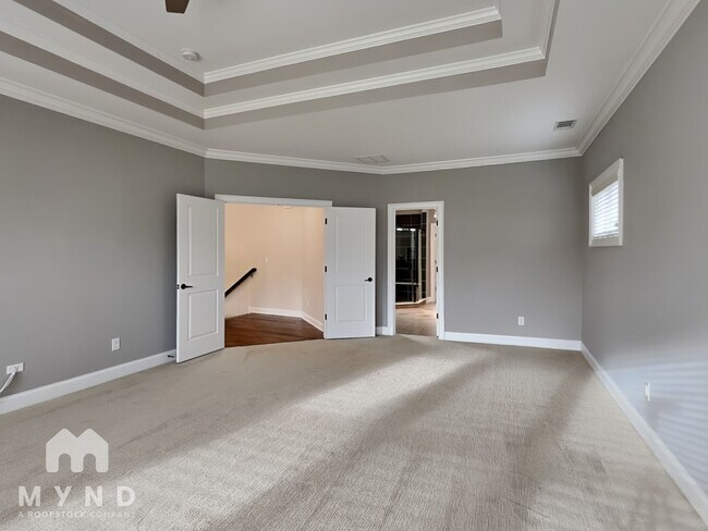 Building Photo - 2995 Manorview Ln