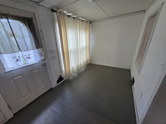 Building Photo - 502 Graffius Ave Ext