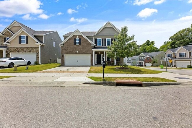 Building Photo - Welcome Home!!! Beautiful 3b 2.5b in Masse...