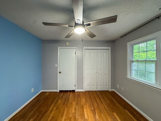 Building Photo - Charming 3 Bed 1.5 Bath Home Close to Fort Bragg