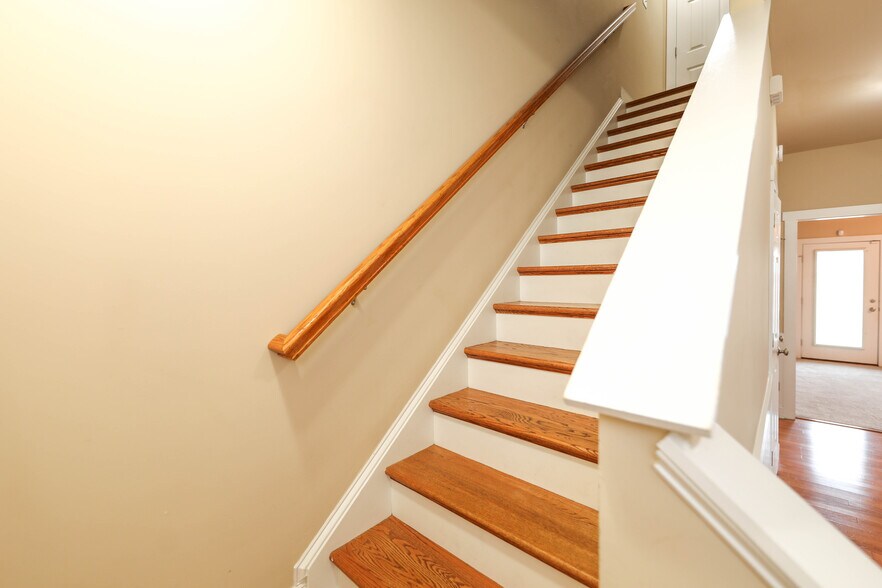 Building Photo - 328 Marquette Ct