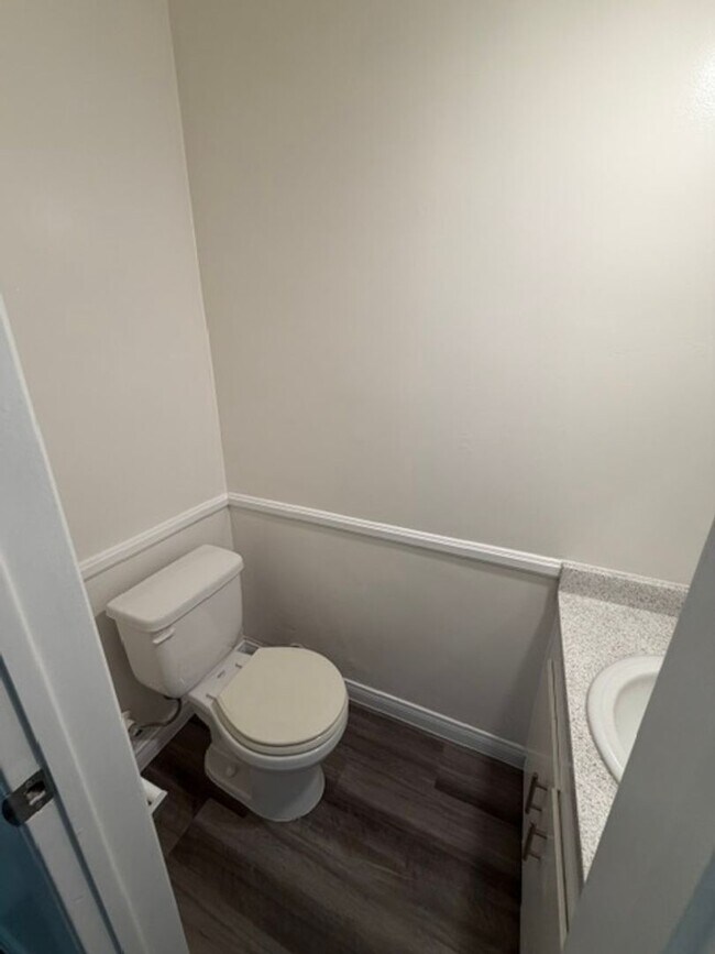Building Photo - 327 Molino Ave