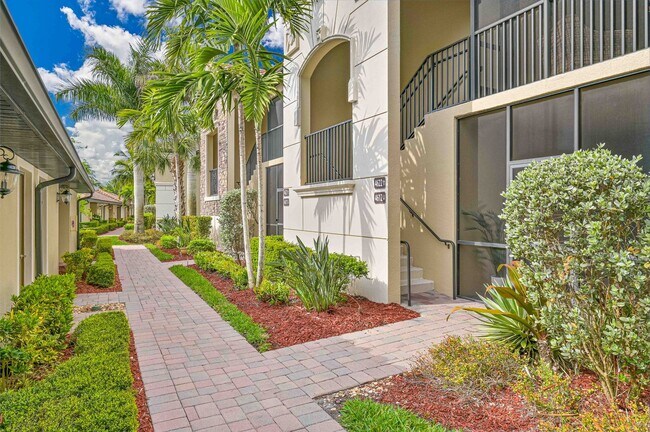 Building Photo - **2 + Den Condo - 1 Car garage - Fully Furnished - Short Term Lease (5.11 - 11.30) **