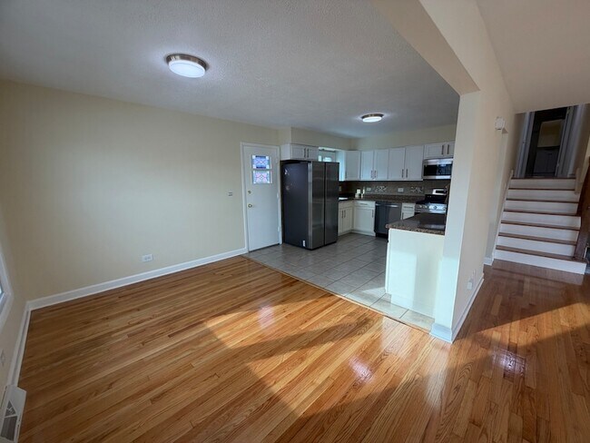 Building Photo - 3837 Emerson Dr