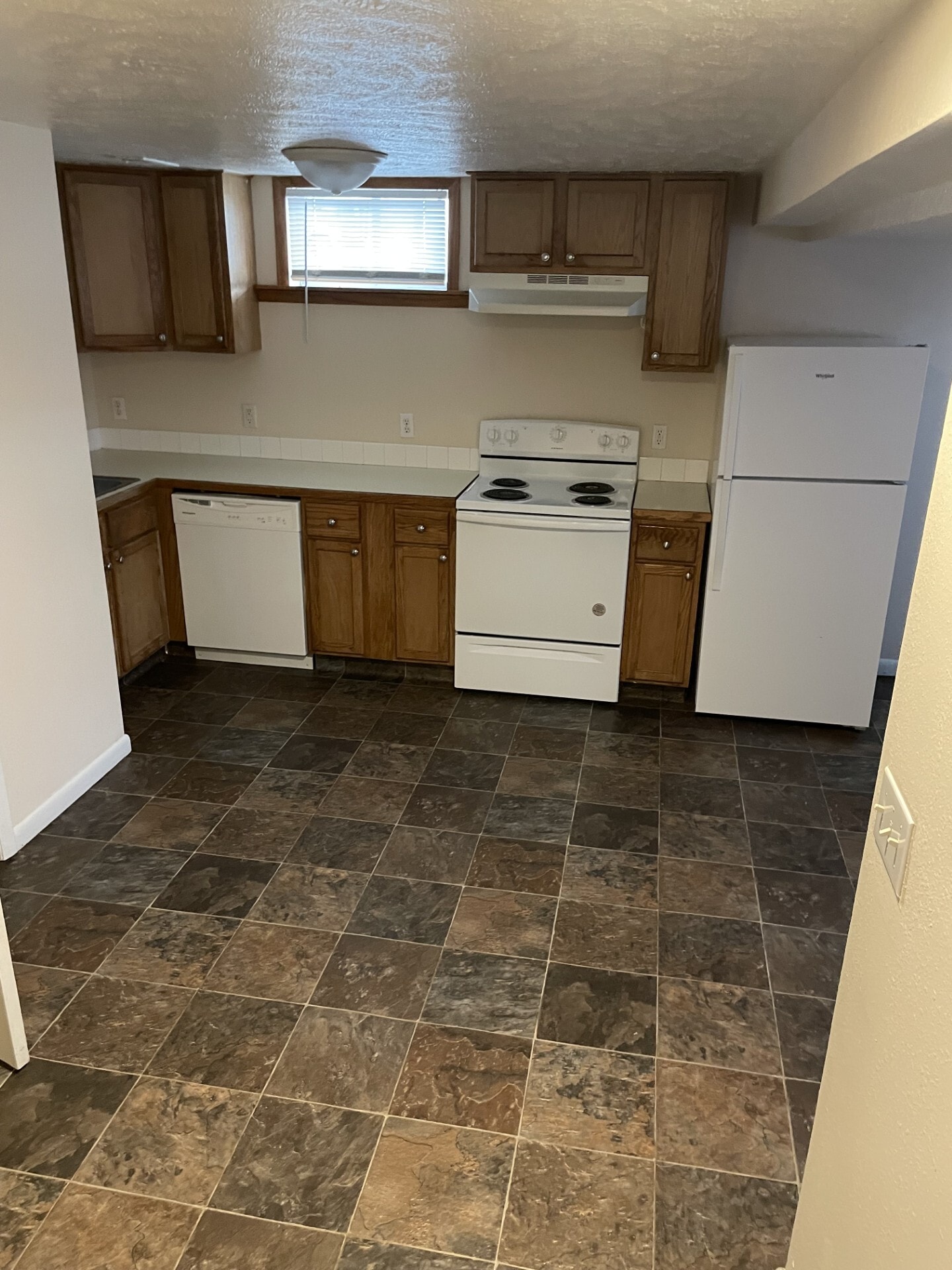 Kitchen - 310 Galvin Rd N