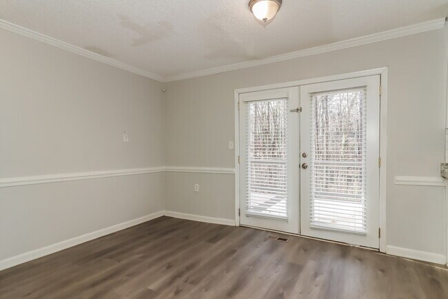 Building Photo - 565 Bells Ferry Pl