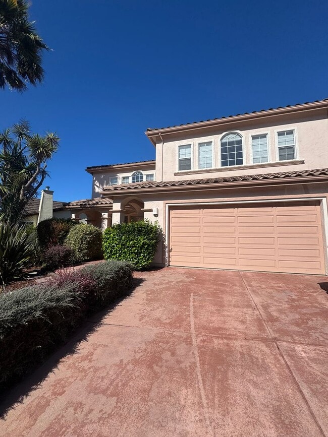 Building Photo - Ocean view home on the hill in Santa Cruz!