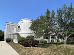 Building Photo - Inviting Fully Furnished Studio Condo!