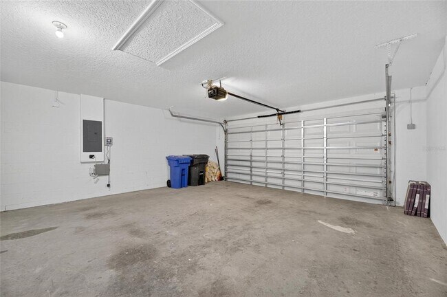Building Photo - 10610 Boyette Creek Blvd
