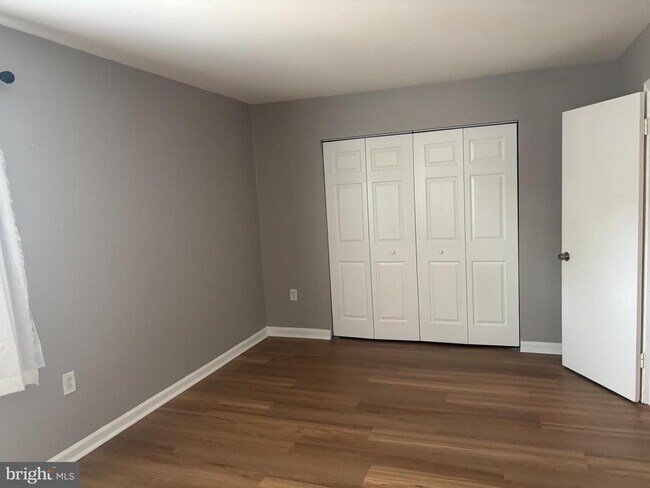 Building Photo - 9276 Adelphi Rd