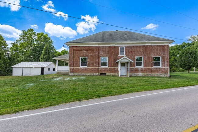 Building Photo - Welcome to this charming 3-bedroom, 1-bath...