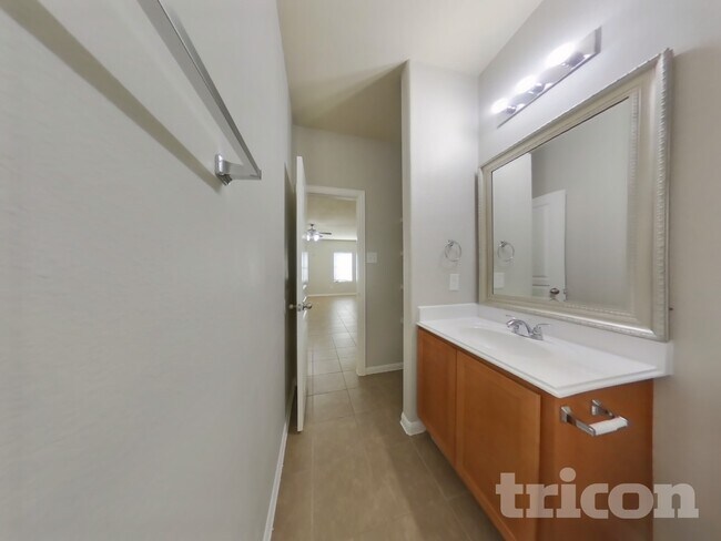 Building Photo - 2122 Hackberry Bank Ln