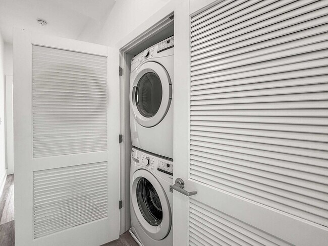 Building Photo - 1214 N American St