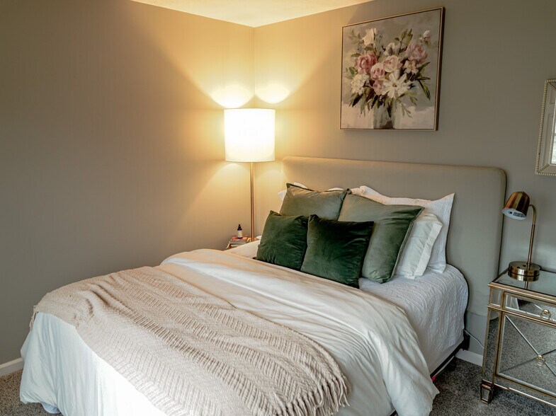 Building Photo - 2264 Ferndown Dr