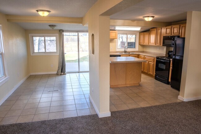 Building Photo - 3-bed, 2-bath home with large back yard