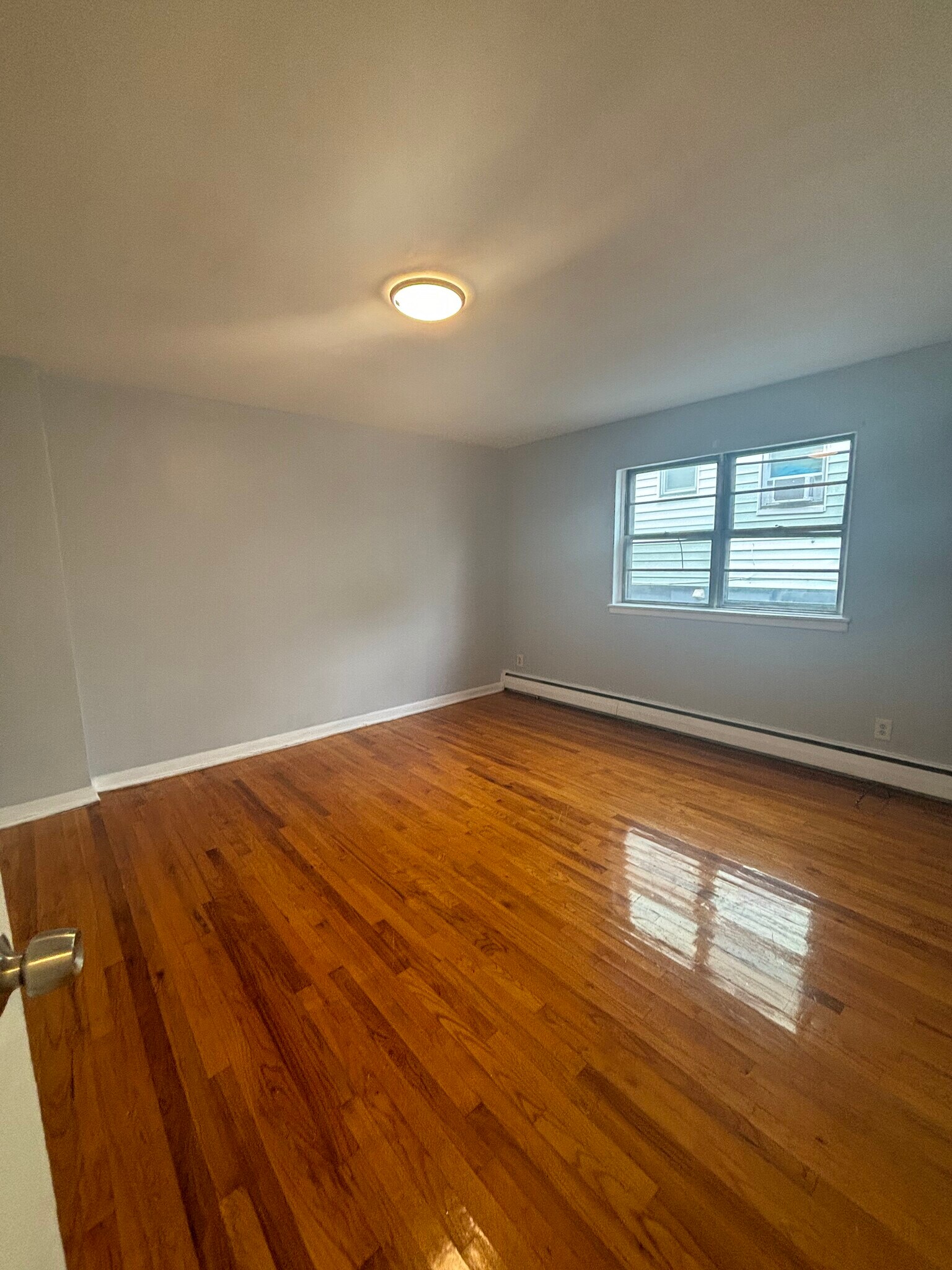 350-356 Myrtle Ave E - 356 Myrtle Ave
