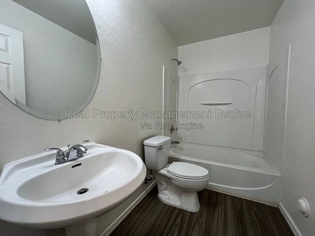 Building Photo - 7347 N 72nd Dr