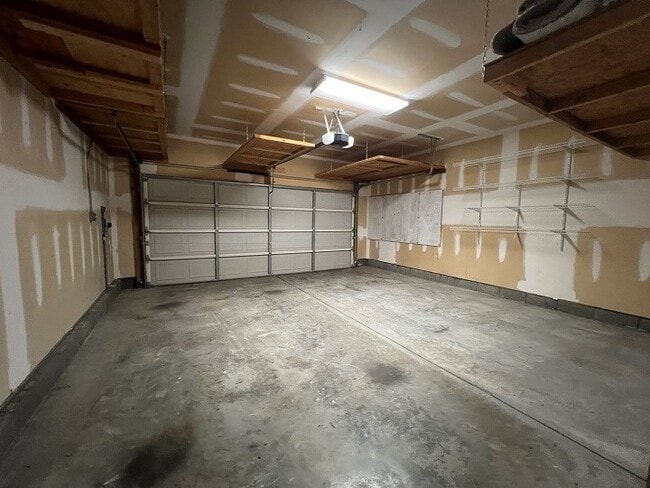 Building Photo - 570 Batty Way