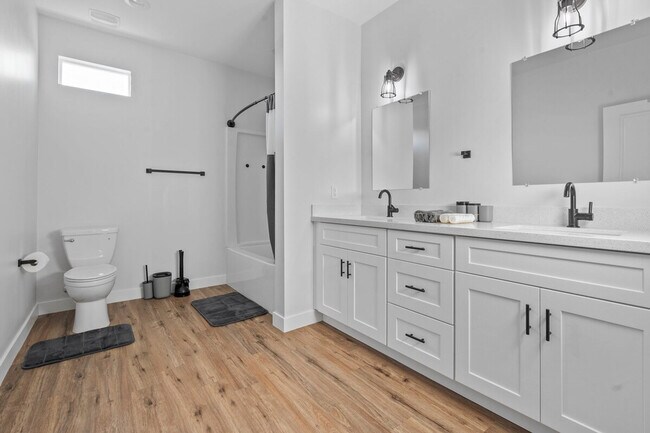 Building Photo - 3757 E Van Buren St