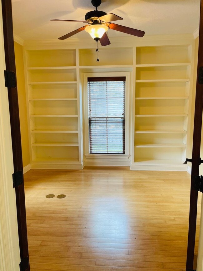 Building Photo - 3 Bedroom 2 Bath Home for Lease