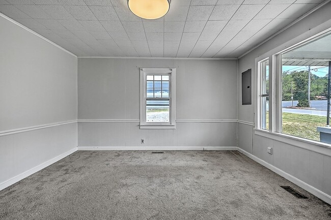 Building Photo - 109 Bettie St