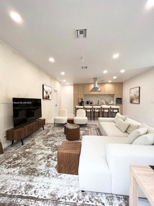 Building Photo - 2150 SW 46th Ct