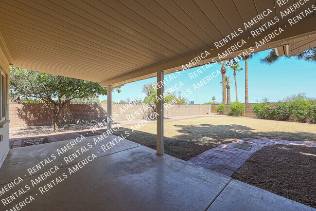 Building Photo - 1360 W Esplanade St