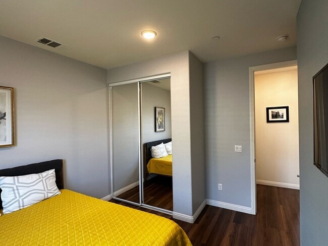 Building Photo - 4 Bedroom Single Family Home in Riverside