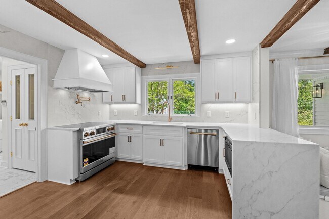 Building Photo - 5704 Woodside Ave