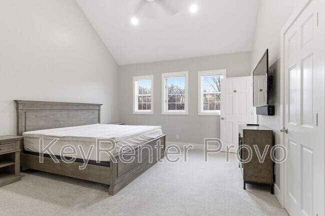 Building Photo - 5069 N River Park Way