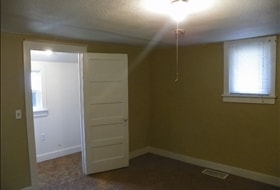 Building Photo - 3 Bd 1 Ba Home with Hardwood Floors in Mid...