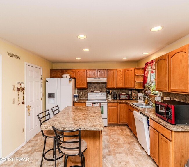 Building Photo - 3290 Bluebird Dr