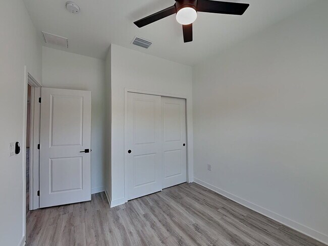 Building Photo - 1125 Highlands Rd