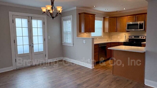 Building Photo - 328 E Thompson Ln