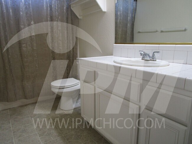 Building Photo - 143 W 3rd Ave