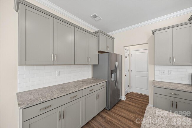 Building Photo - 1018 Chicory Trce