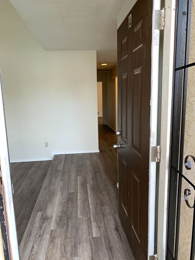 Building Photo - 4401 Parkwood Ct