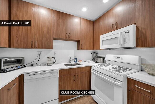 Building Photo - 4 Canal Park