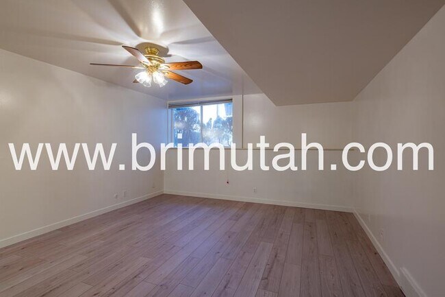 Building Photo - 5761 S Waterbury Cir