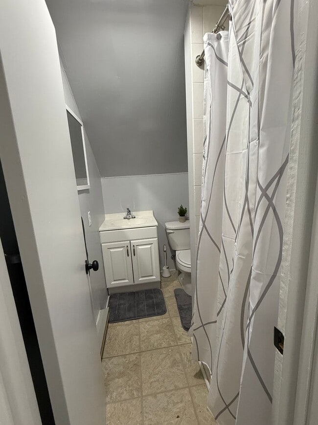 Building Photo - PRICE REDUCED! 1-Bedroom Apartment – Prime Poughkeepsie Location