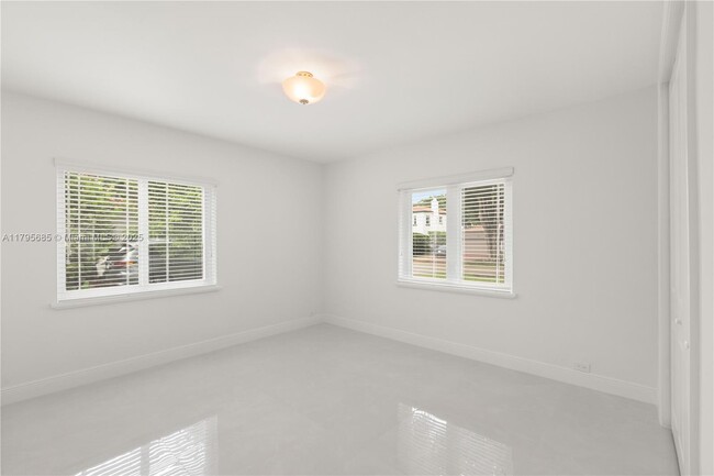 Building Photo - 439 Bargello Ave